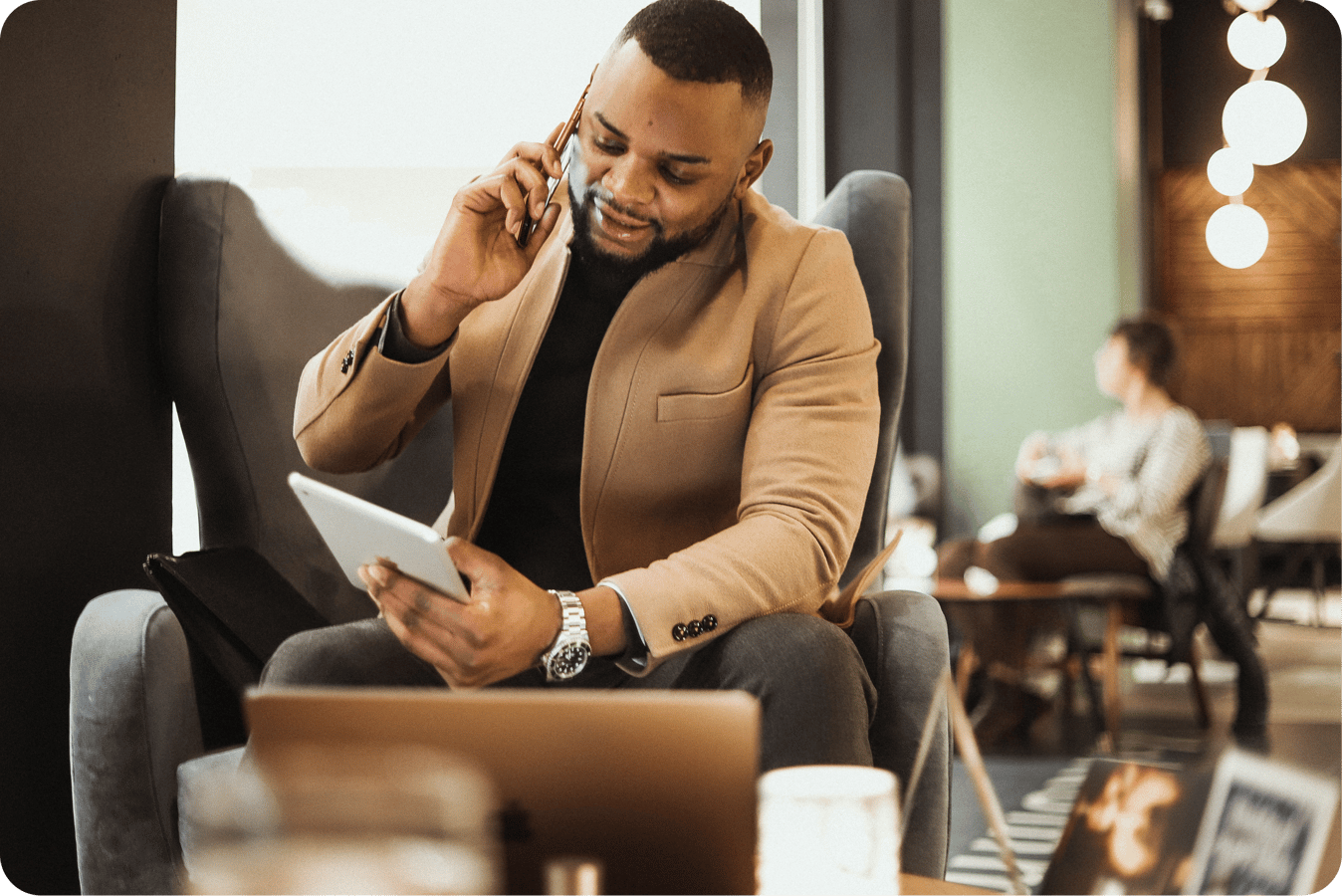 visuel-travail-homme-telephone-tablette